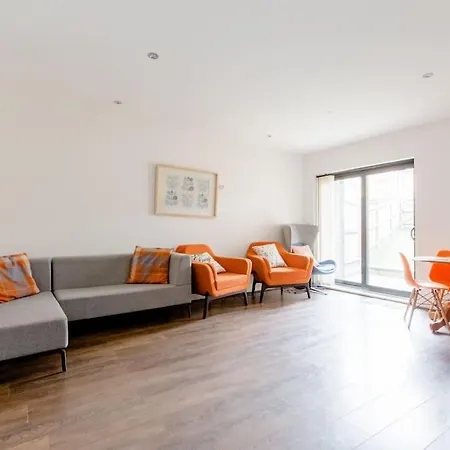 Spacious Family Friendly Wonderful Home With Free Parking